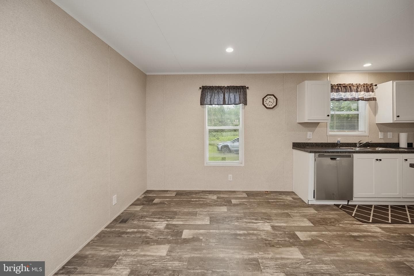 635 Dennett Road photo 16