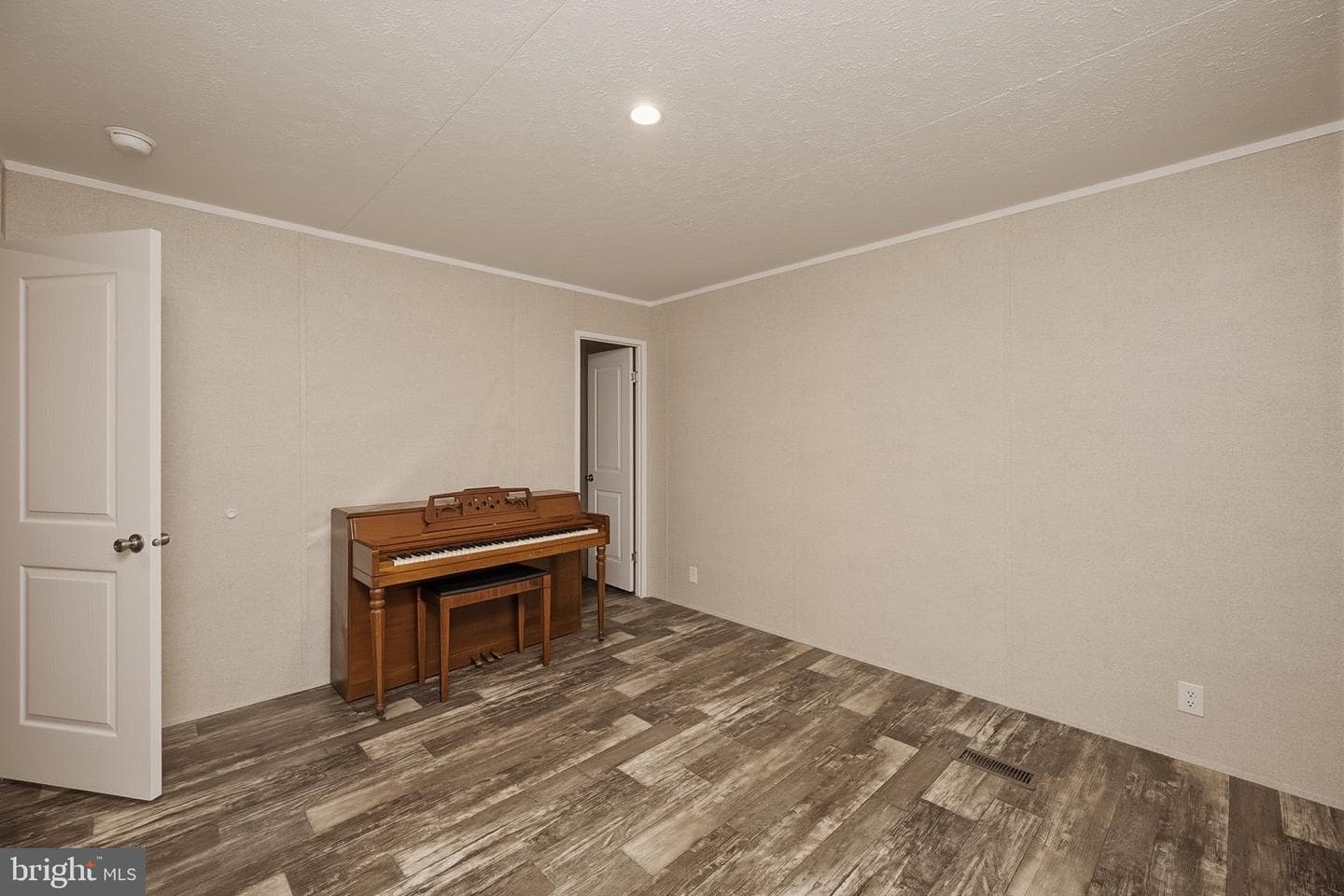 635 Dennett Road photo 37
