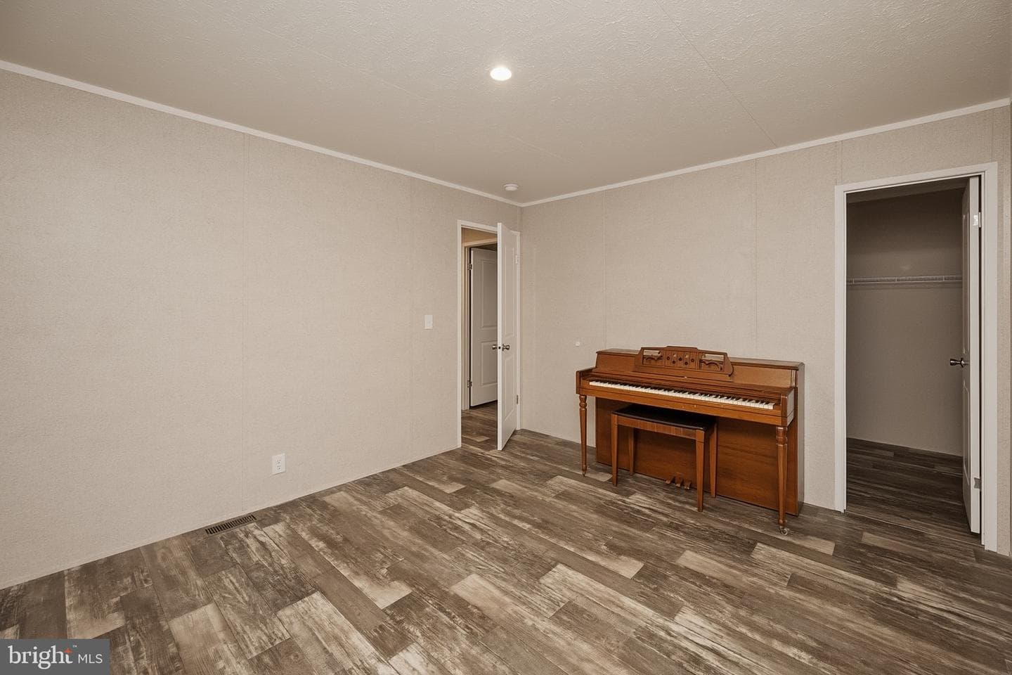 635 Dennett Road photo 38