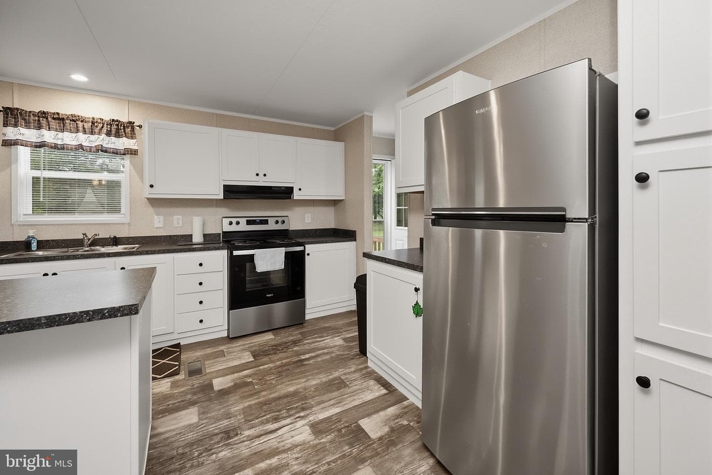 635 Dennett Road photo 5