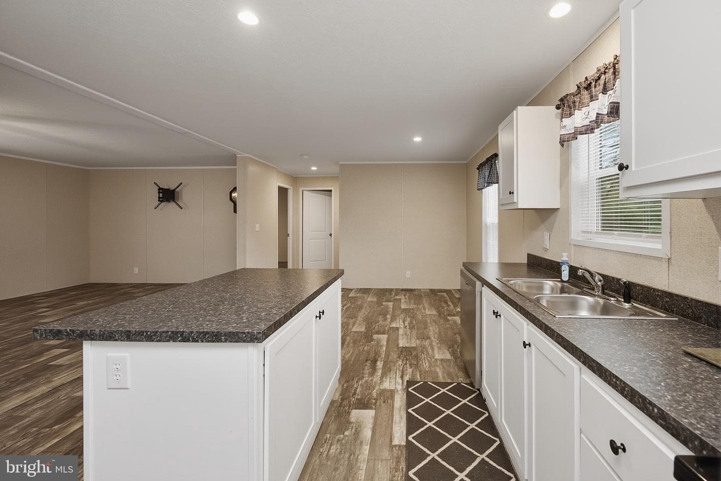 635 Dennett Road photo 6