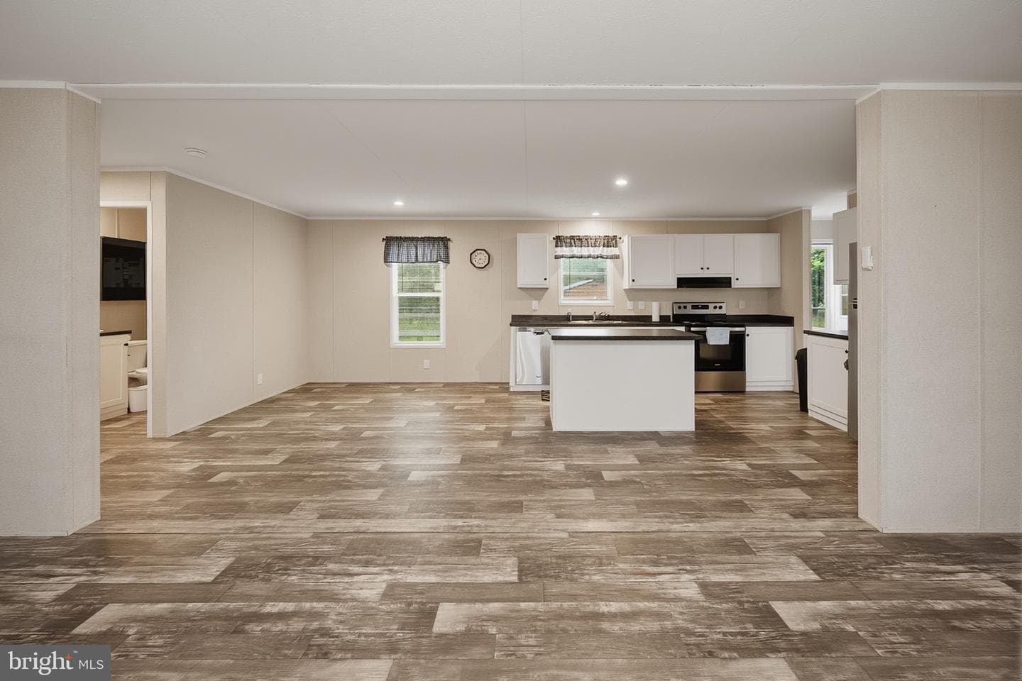 635 Dennett Road photo 9