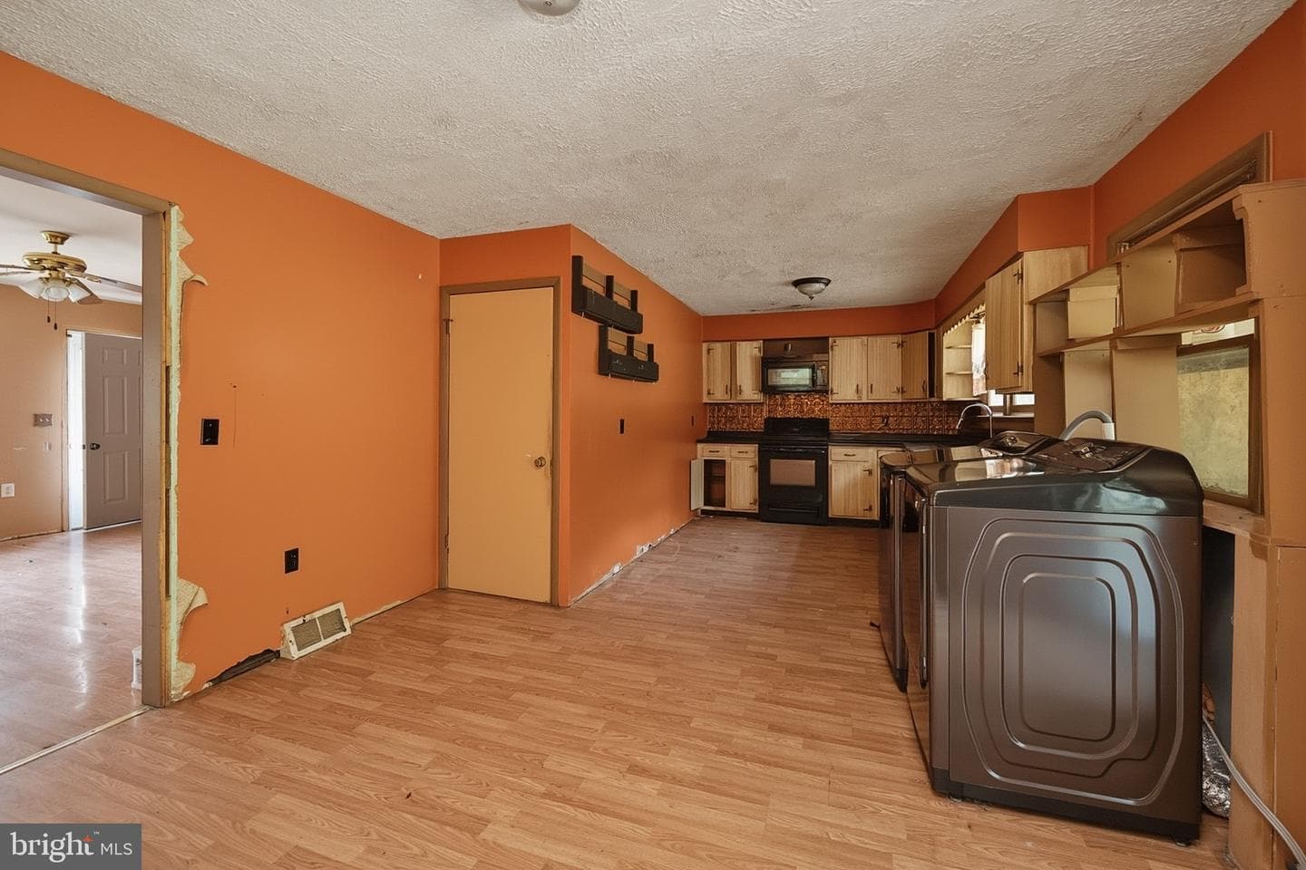 828 Lee Road photo 4