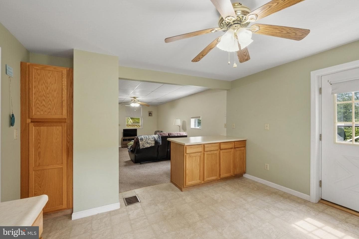 206 W Liberty Street photo 9