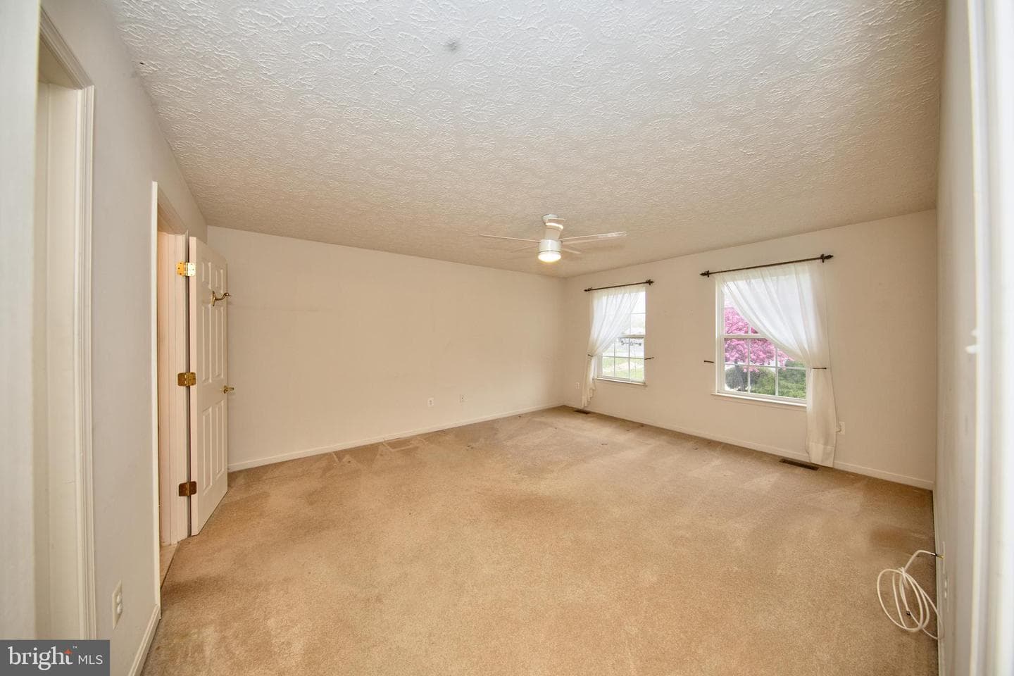 567 Beards Hill Road photo 20