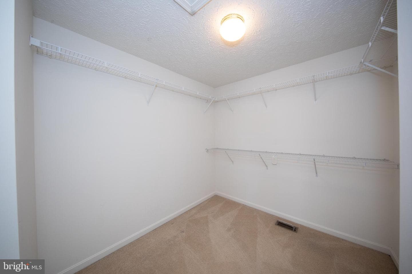 567 Beards Hill Road photo 22