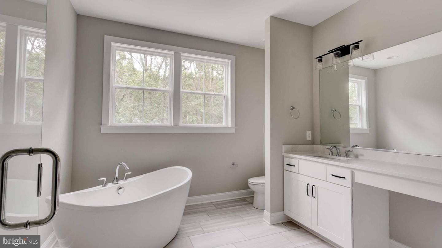 615 Loring Avenue photo 29