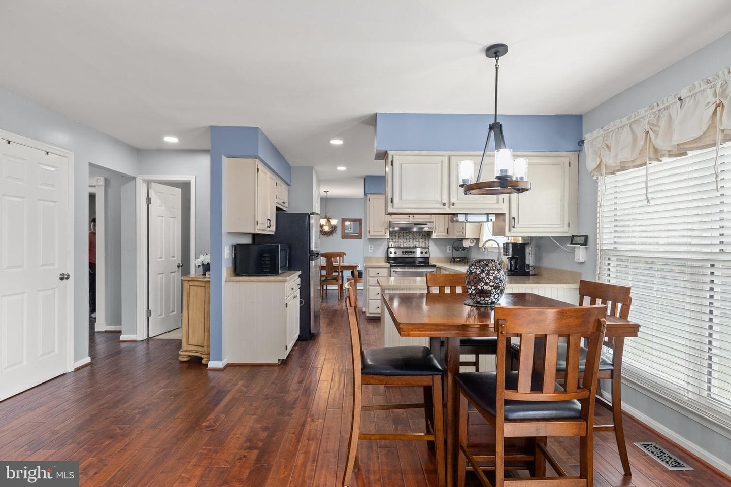 606 Portsmouth Court photo 10