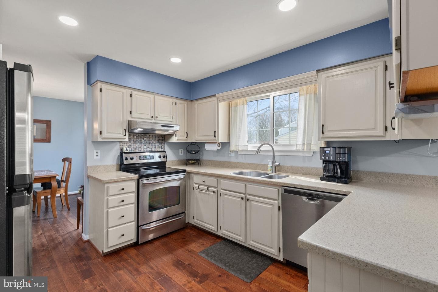 606 Portsmouth Court photo 6