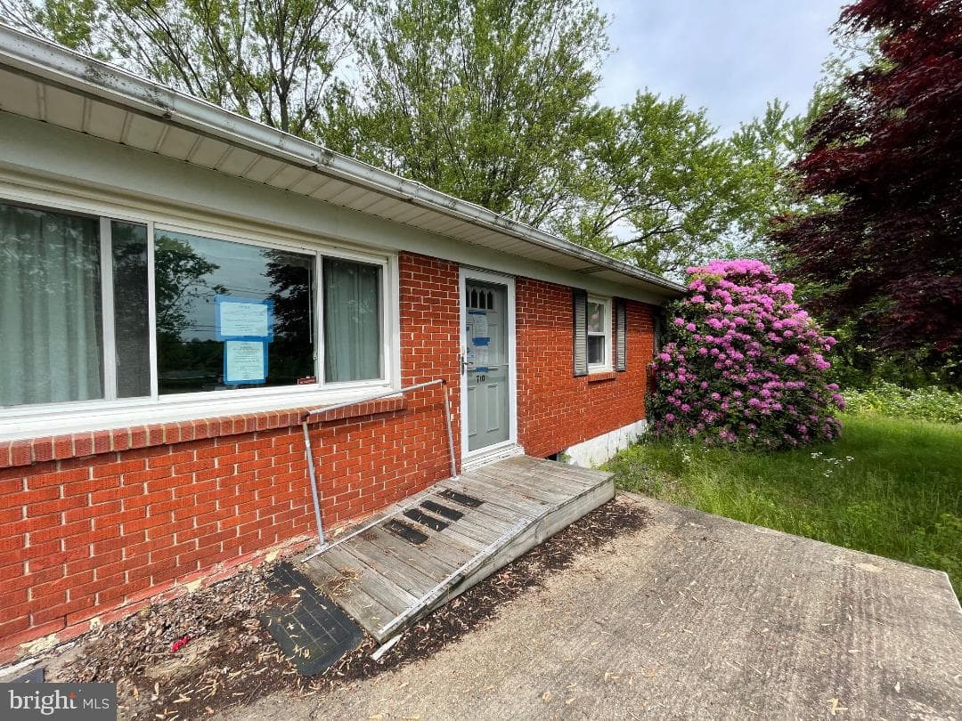 710 Earlton Road photo 22