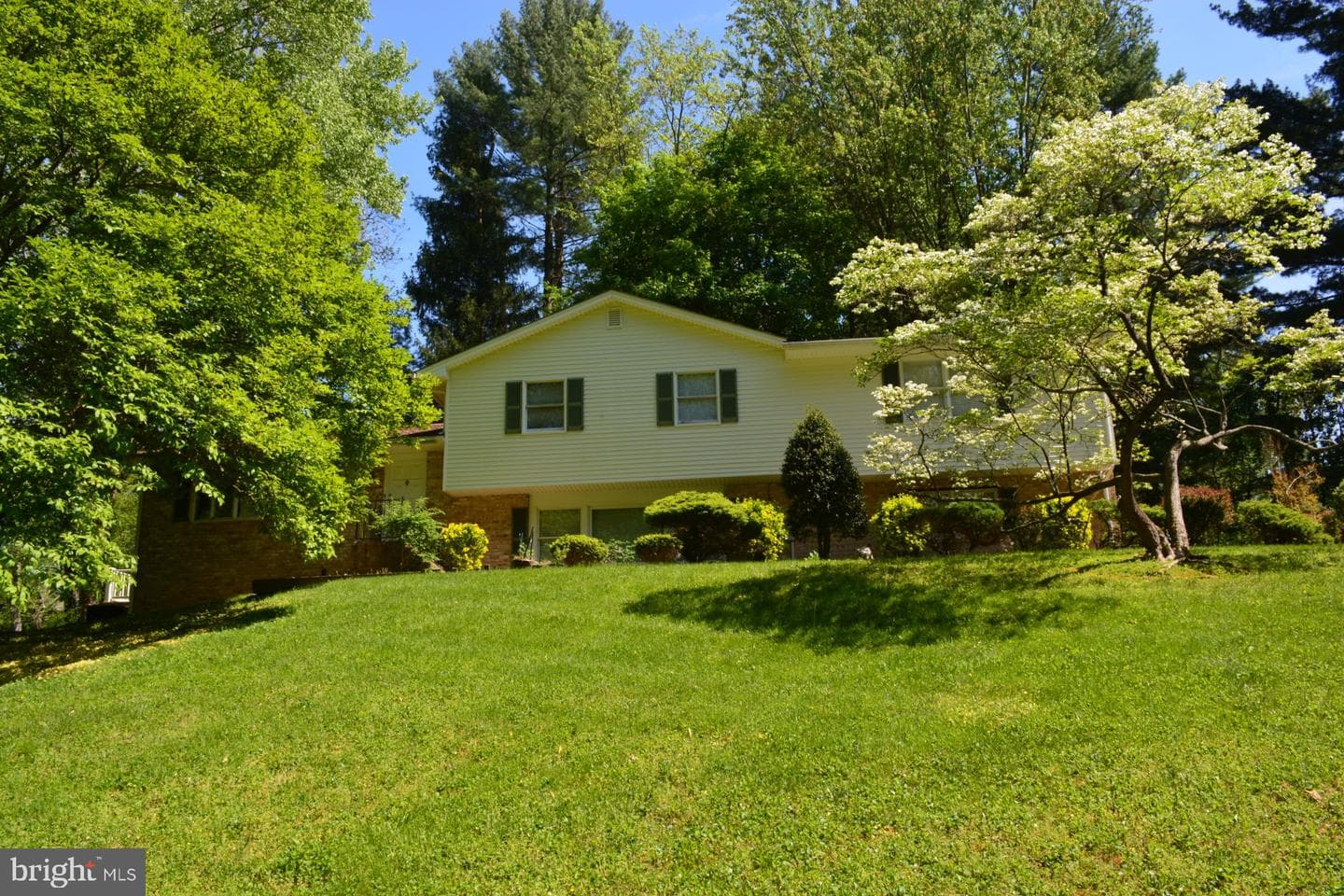 2005 Montford Drive photo 2