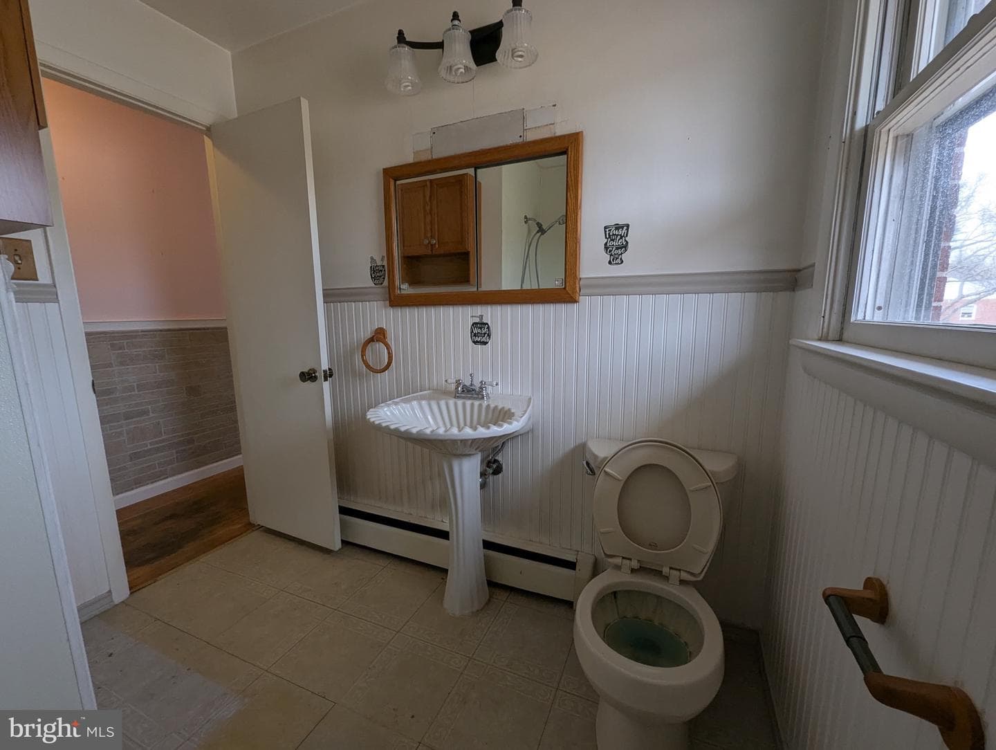 919 Luke Street photo 18