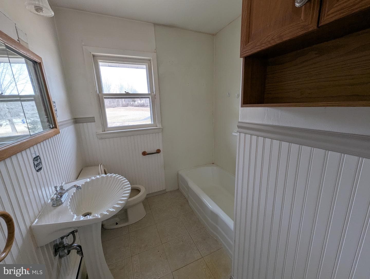 919 Luke Street photo 19