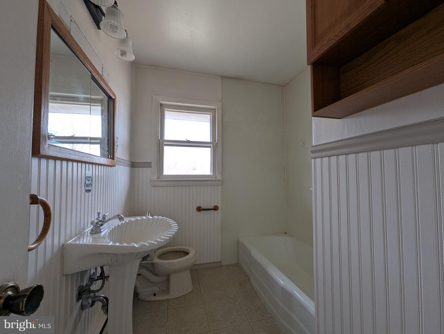 919 Luke Street photo 7