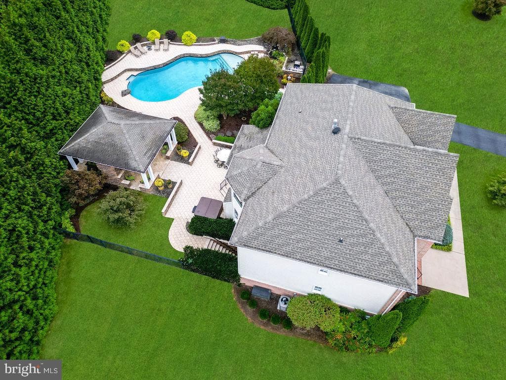 1310 Springvale Drive photo 5
