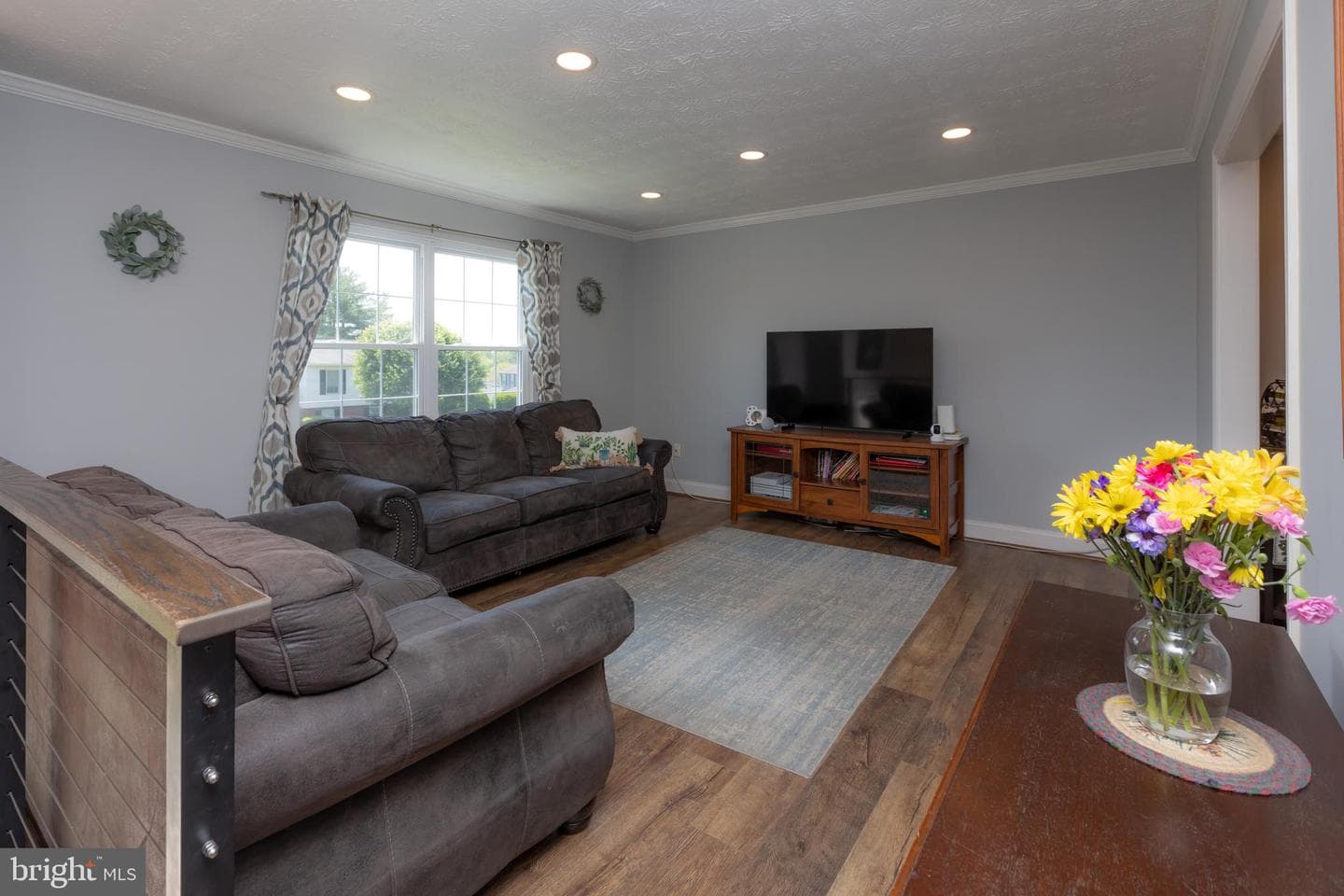 718 High Plain Drive photo 3