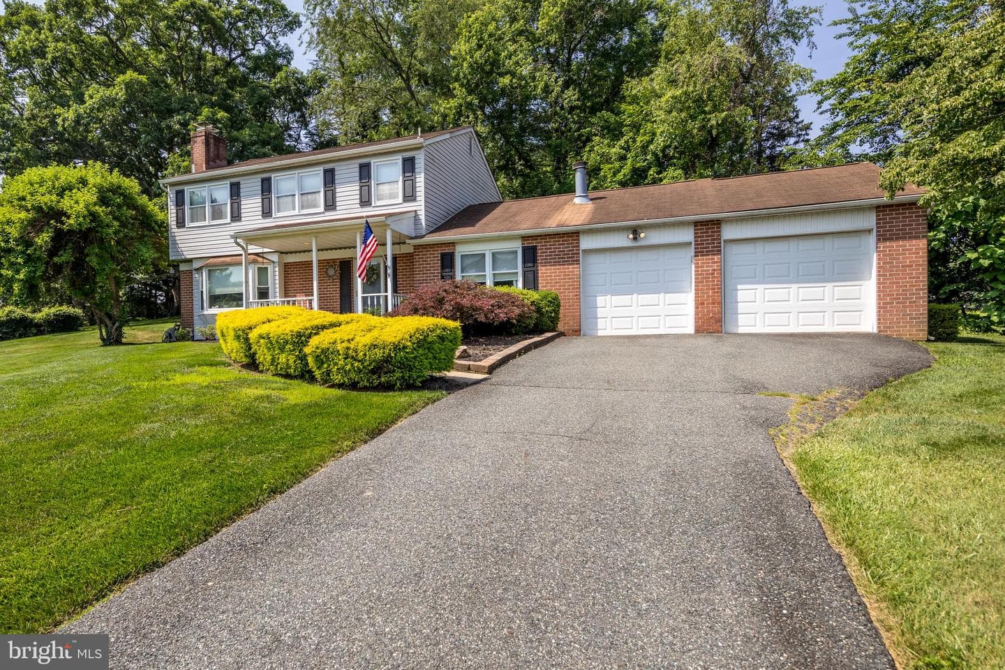 21 Colonial Road photo 3