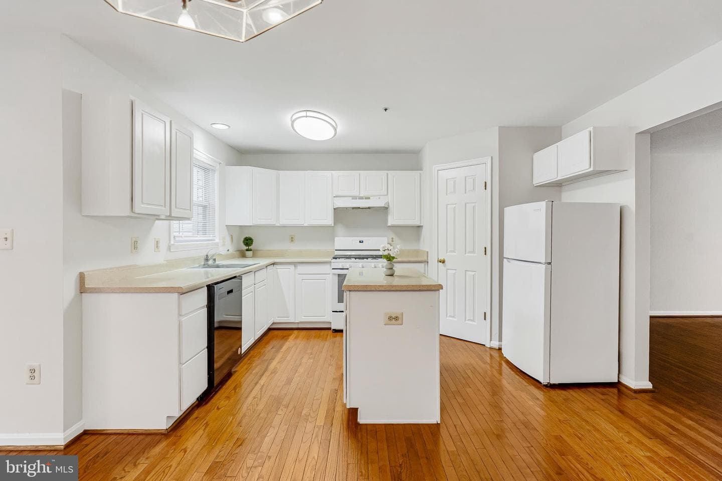 2134 Nicole Way photo 6