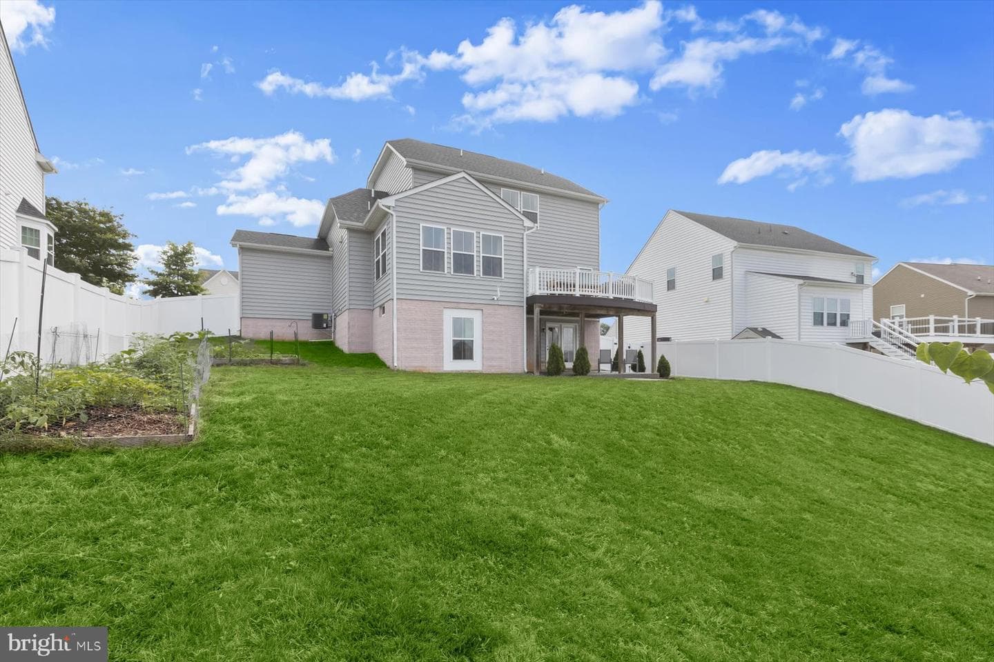 290 Henderson Road photo 45