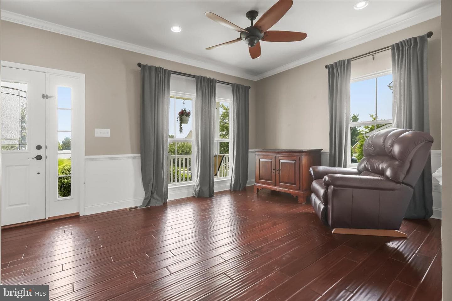 290 Henderson Road photo 5