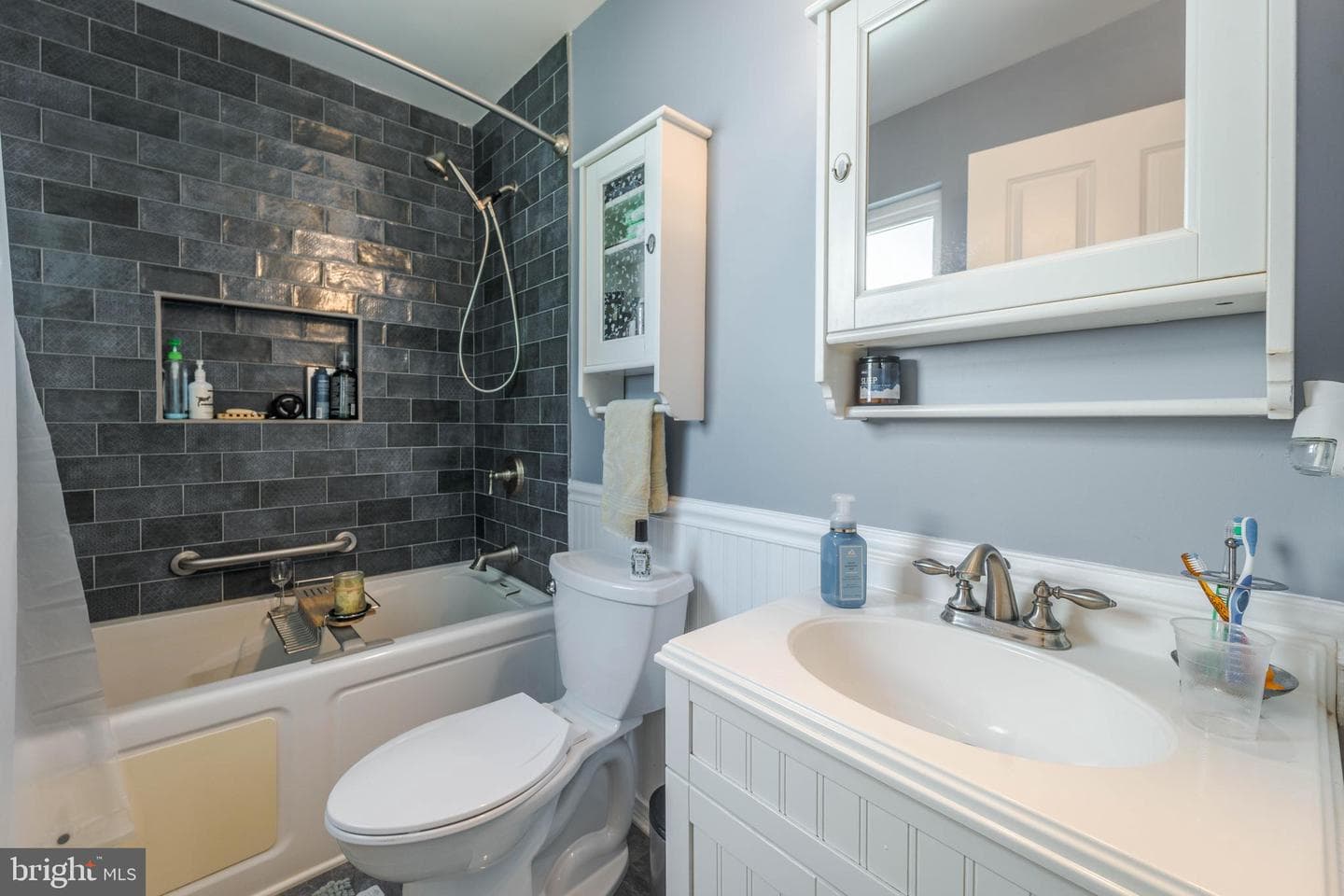 428 Kentmore Terrace photo 13