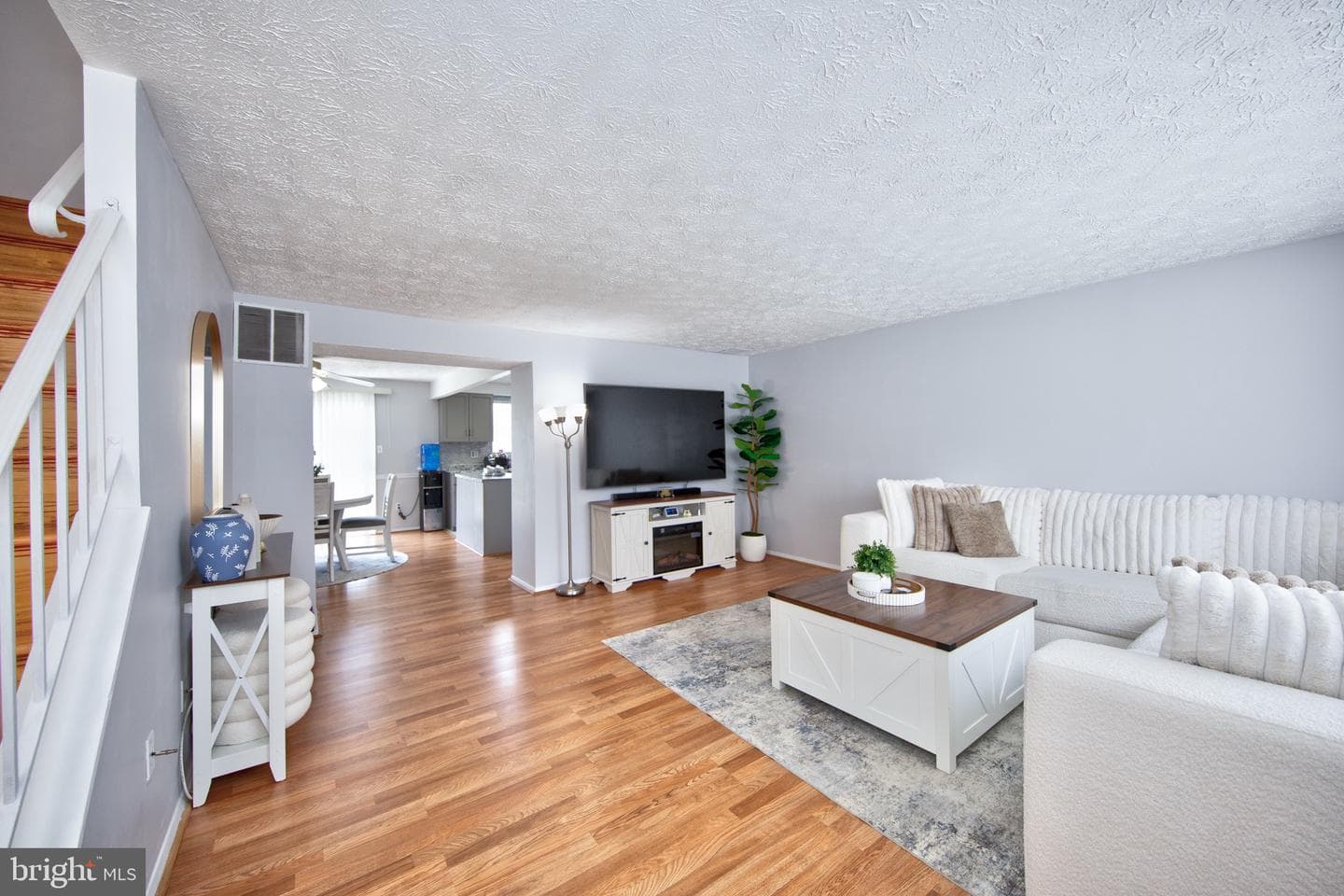 933 Redfield Road photo 2
