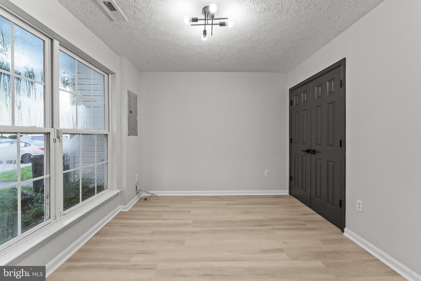 975 Pirates Court photo 4