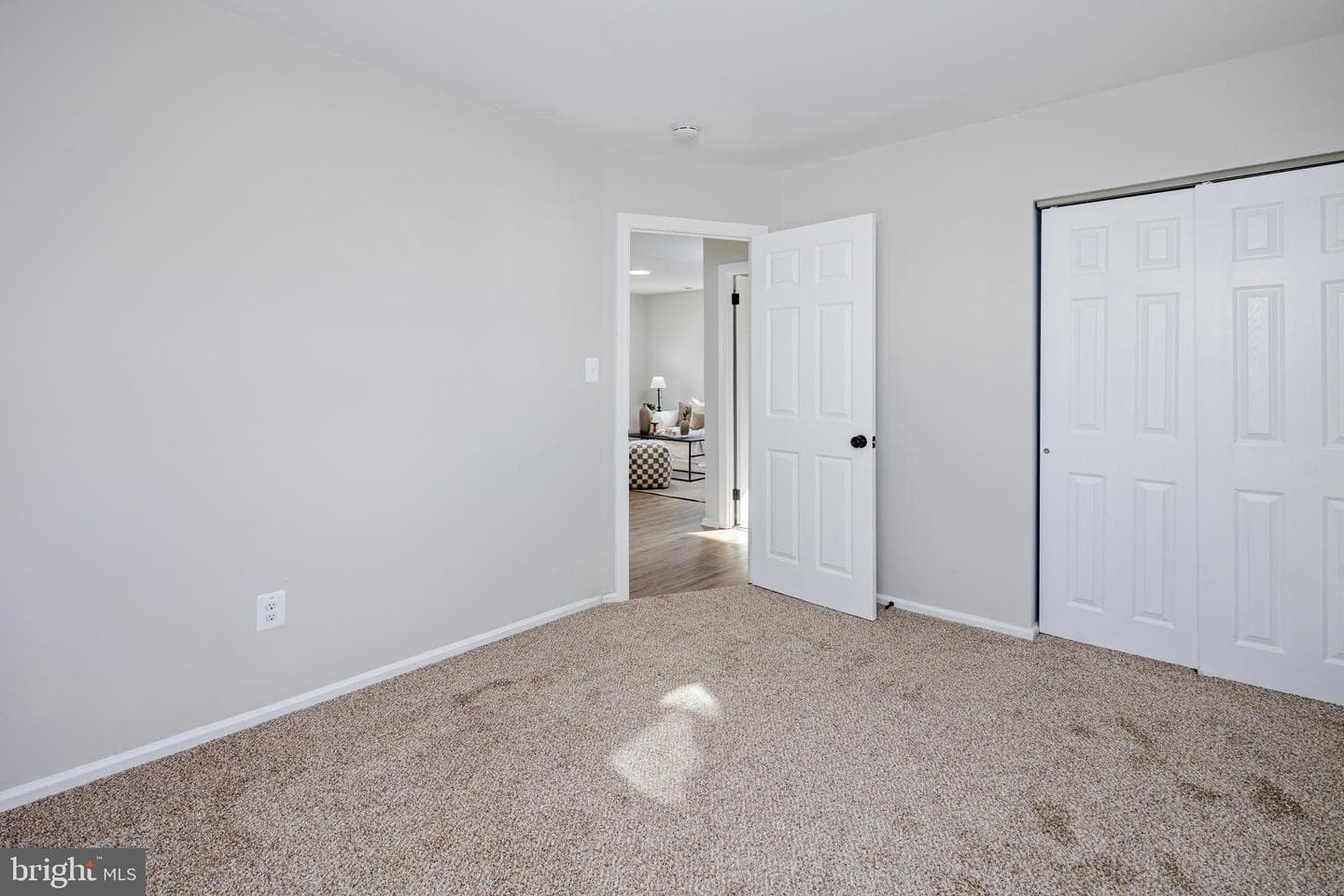 174 Deen Street E photo 12