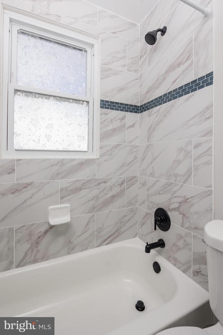 174 Deen Street E photo 16