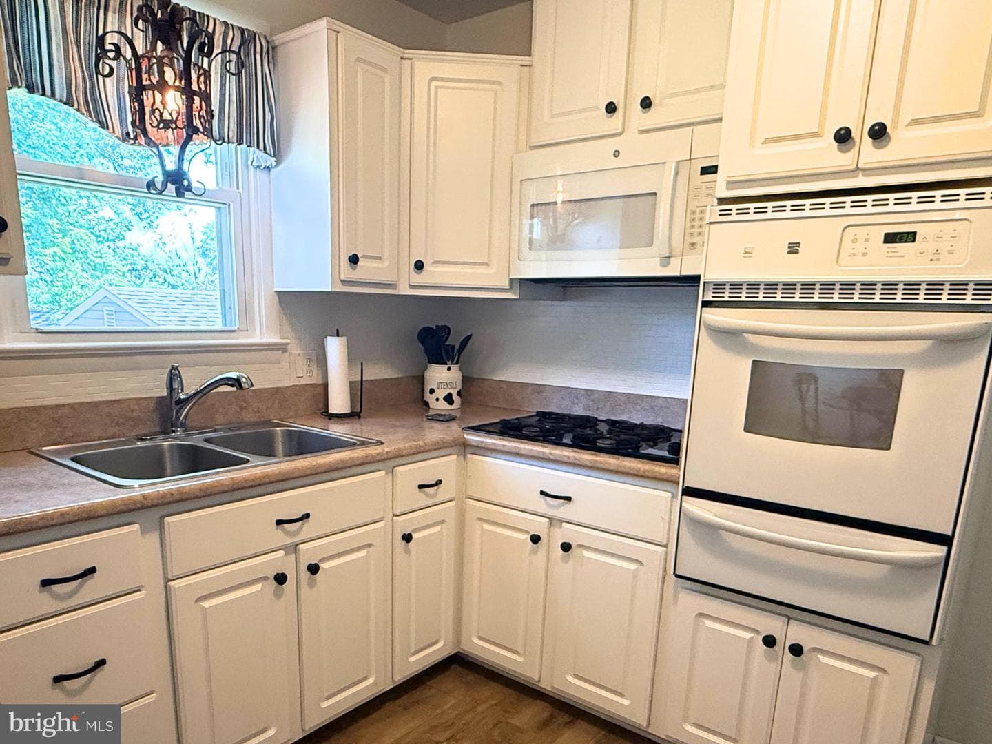 709 Saint James Terrace photo 4