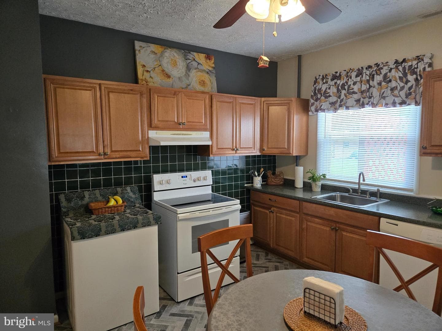 2414 Willoughby Beach Rd photo 17