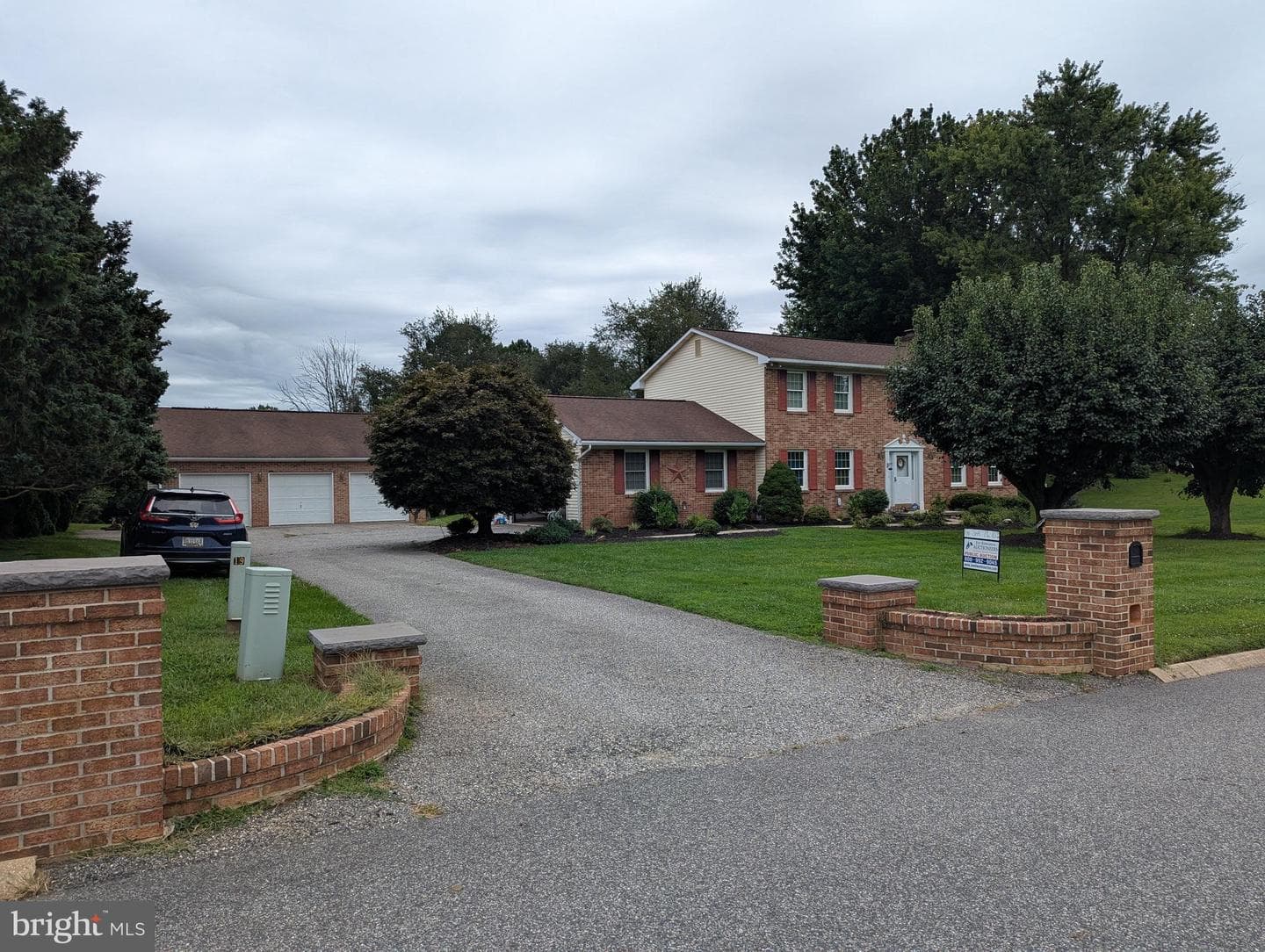 1921 Twin Lakes Drive photo 4