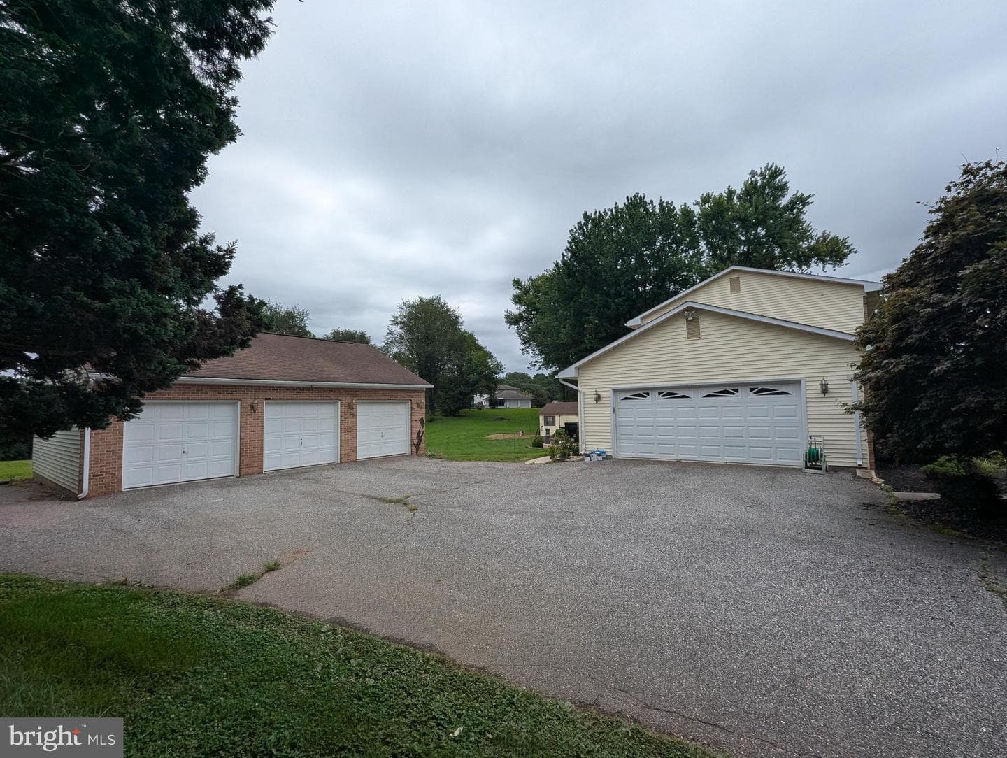 1921 Twin Lakes Drive photo 5