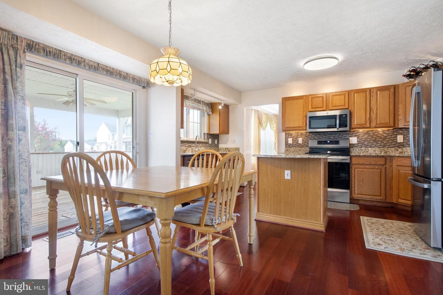 730 Hollywood Place photo 14