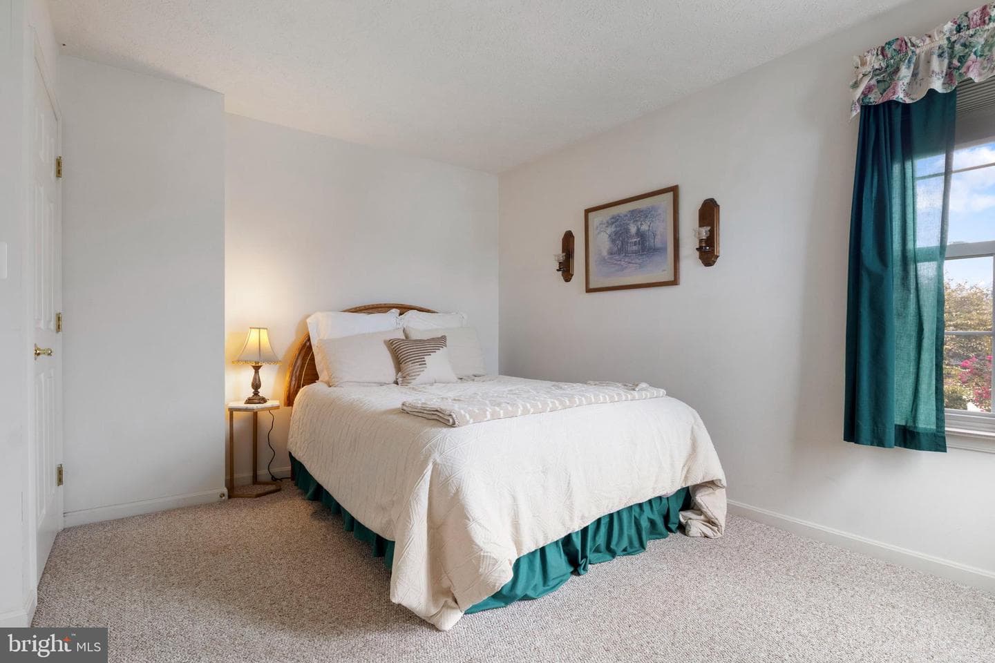 730 Hollywood Place photo 31