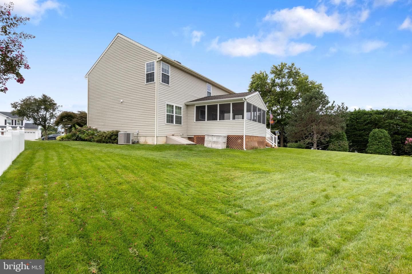 730 Hollywood Place photo 49