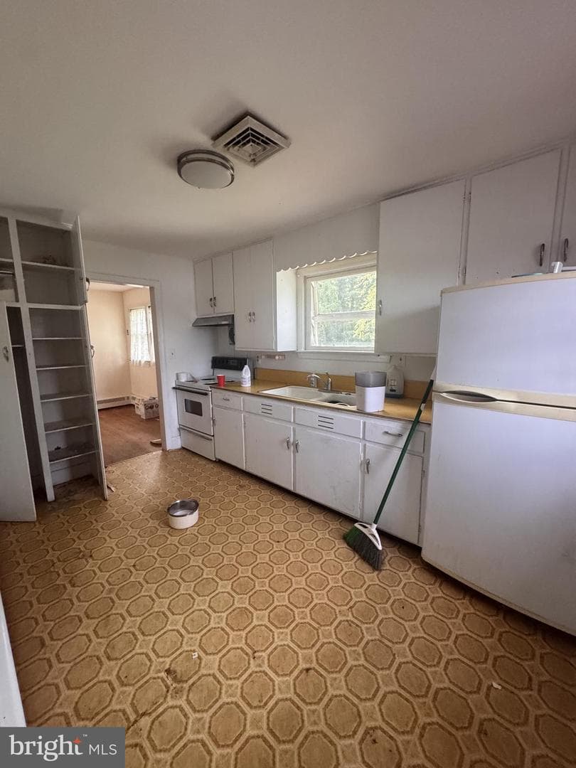 302 S Fountain Green Road photo 3
