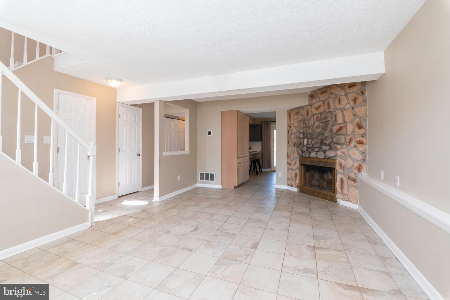645 Shore Drive photo 7