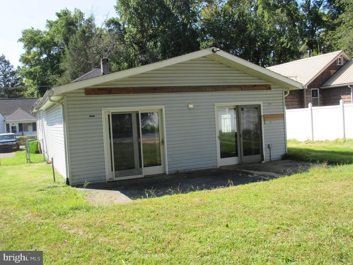 2212 Pine Street photo 2