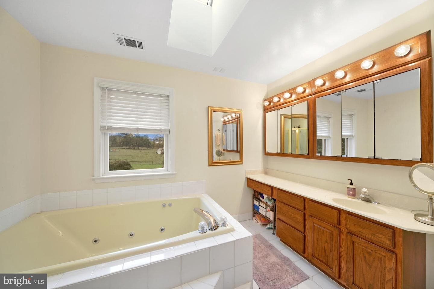 760 Gilbert Road photo 33