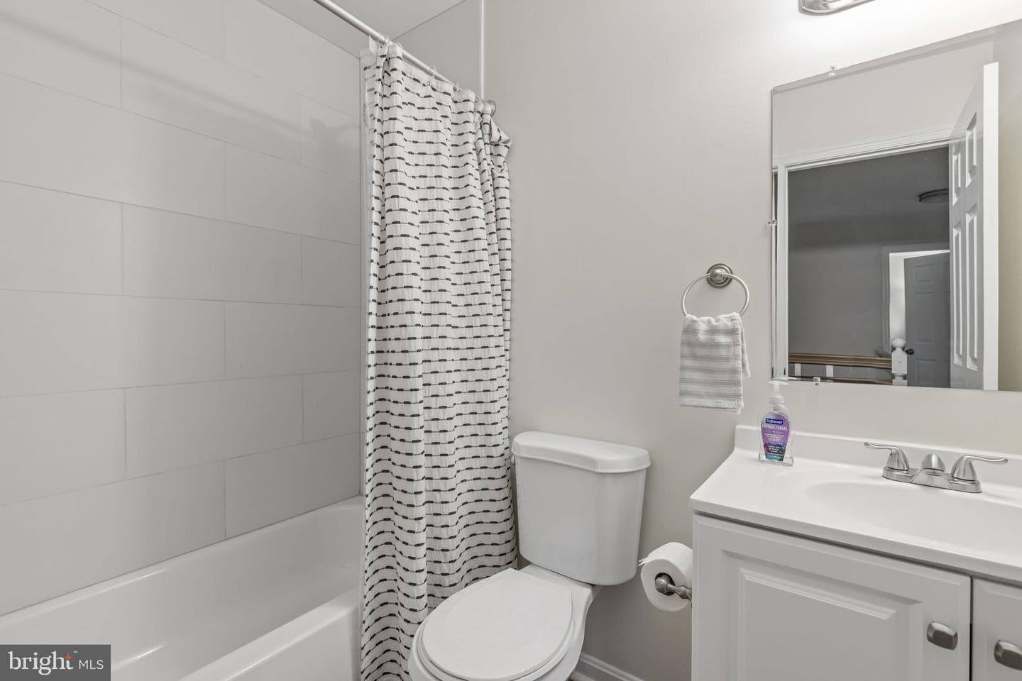 711 Eastwood Court photo 20
