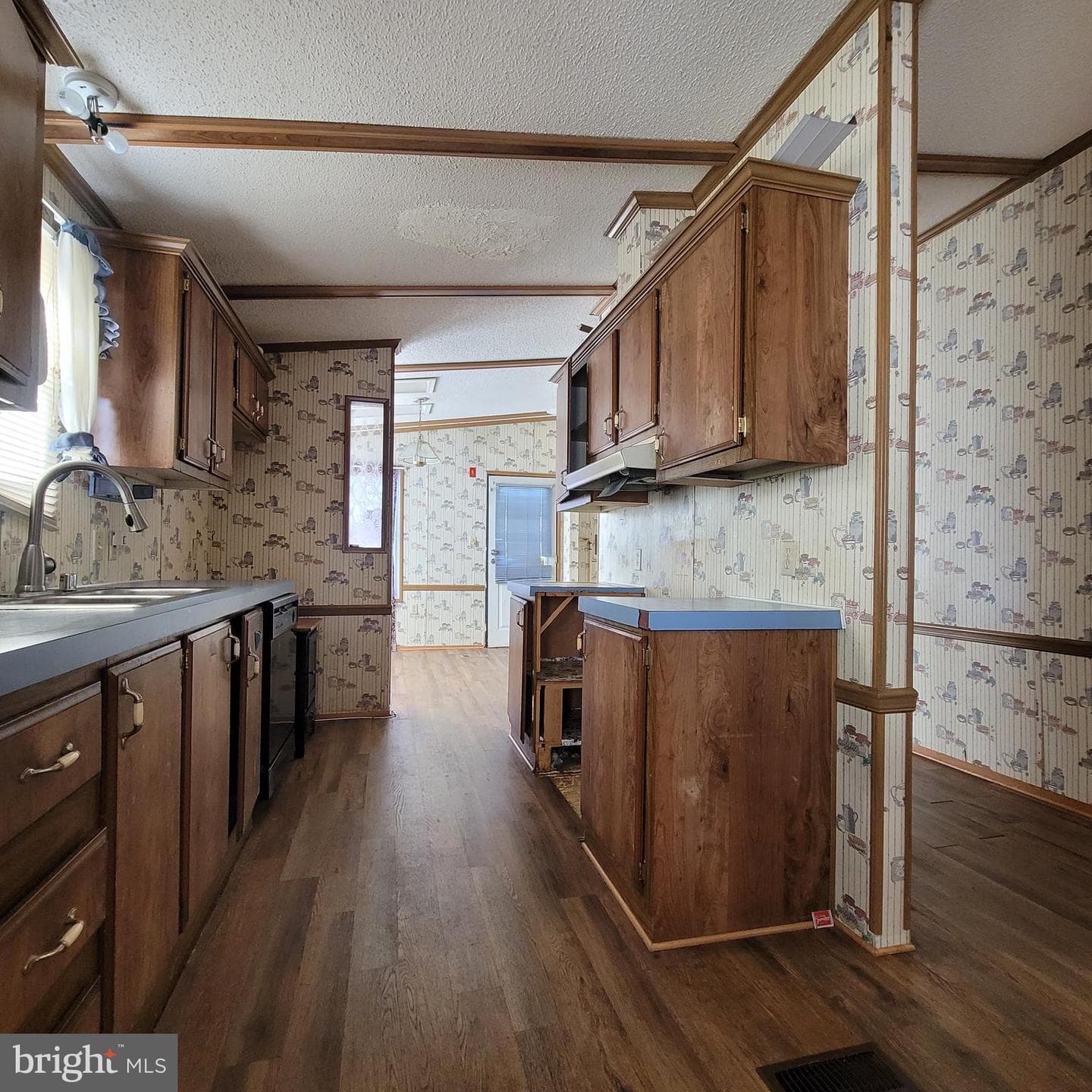 726 Girard Street photo 10