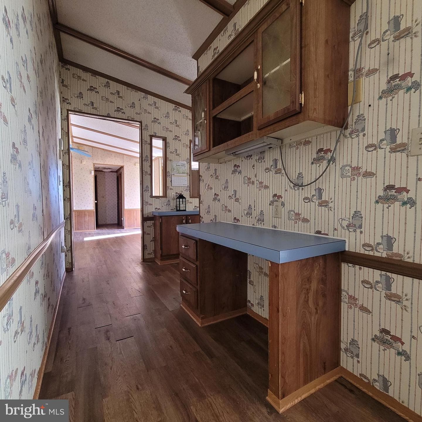 726 Girard Street photo 11