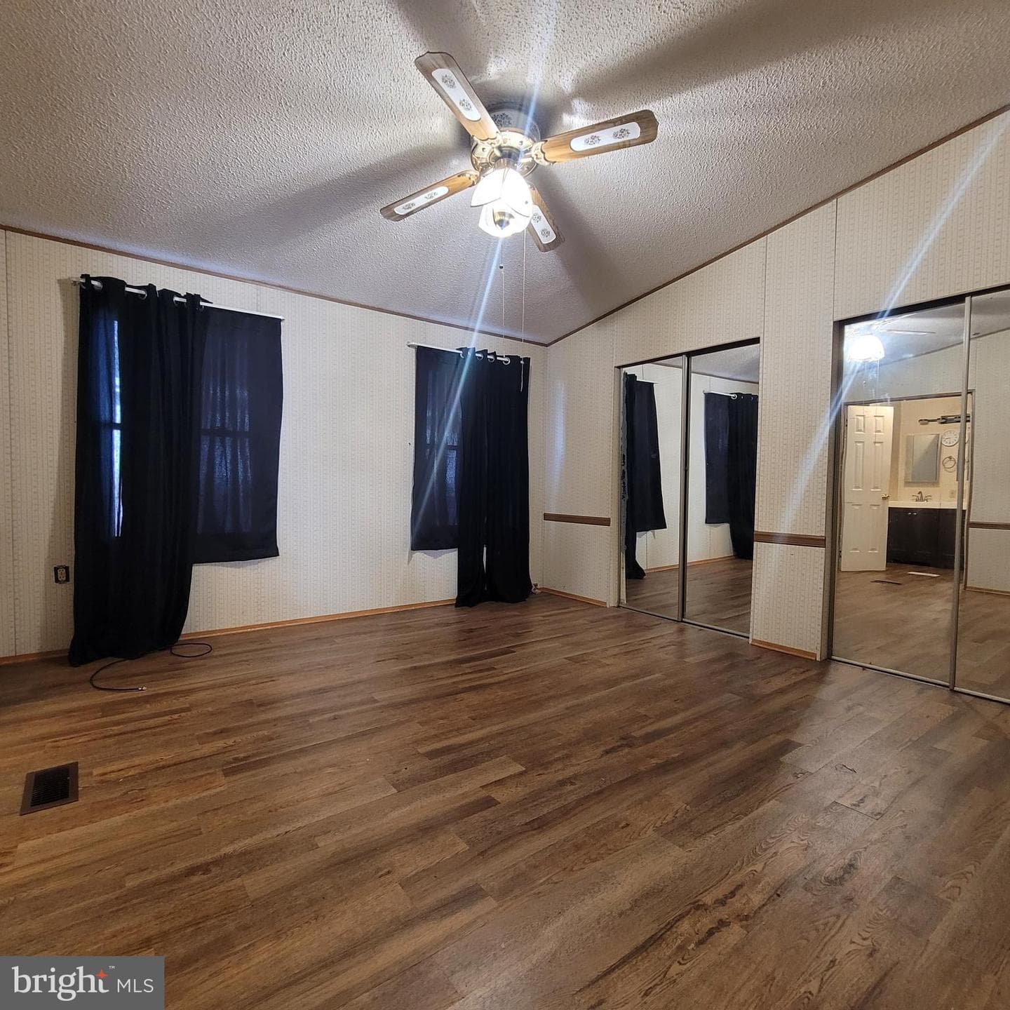 726 Girard Street photo 12