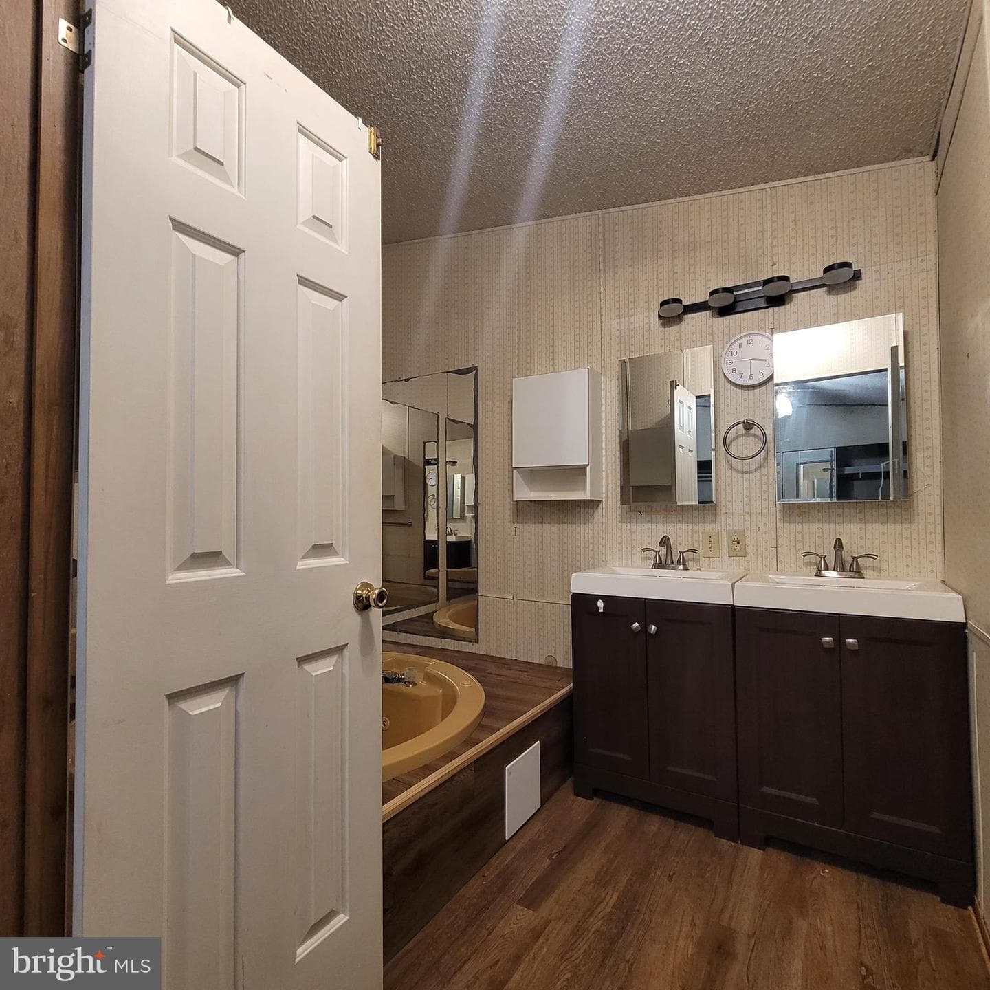726 Girard Street photo 13