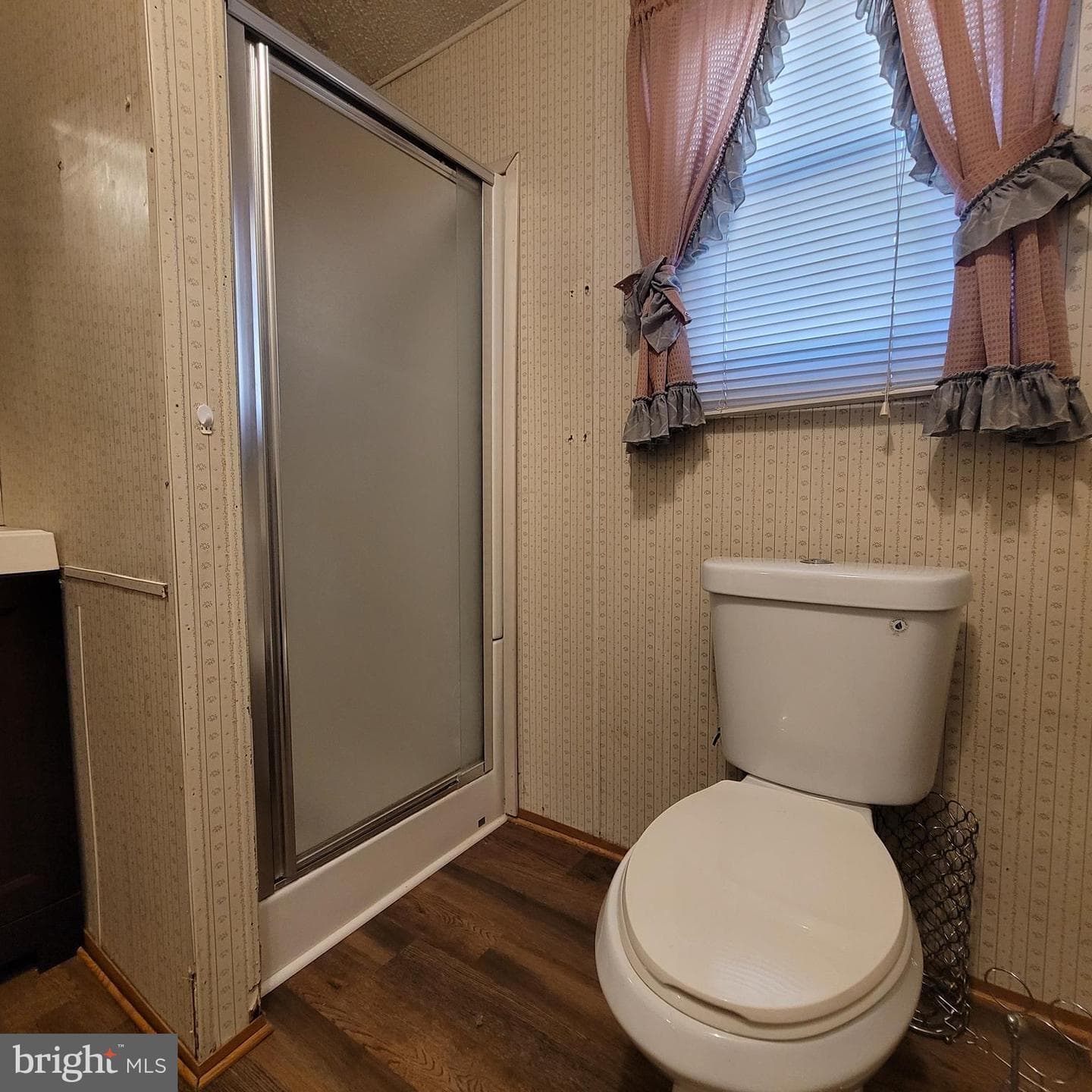 726 Girard Street photo 14