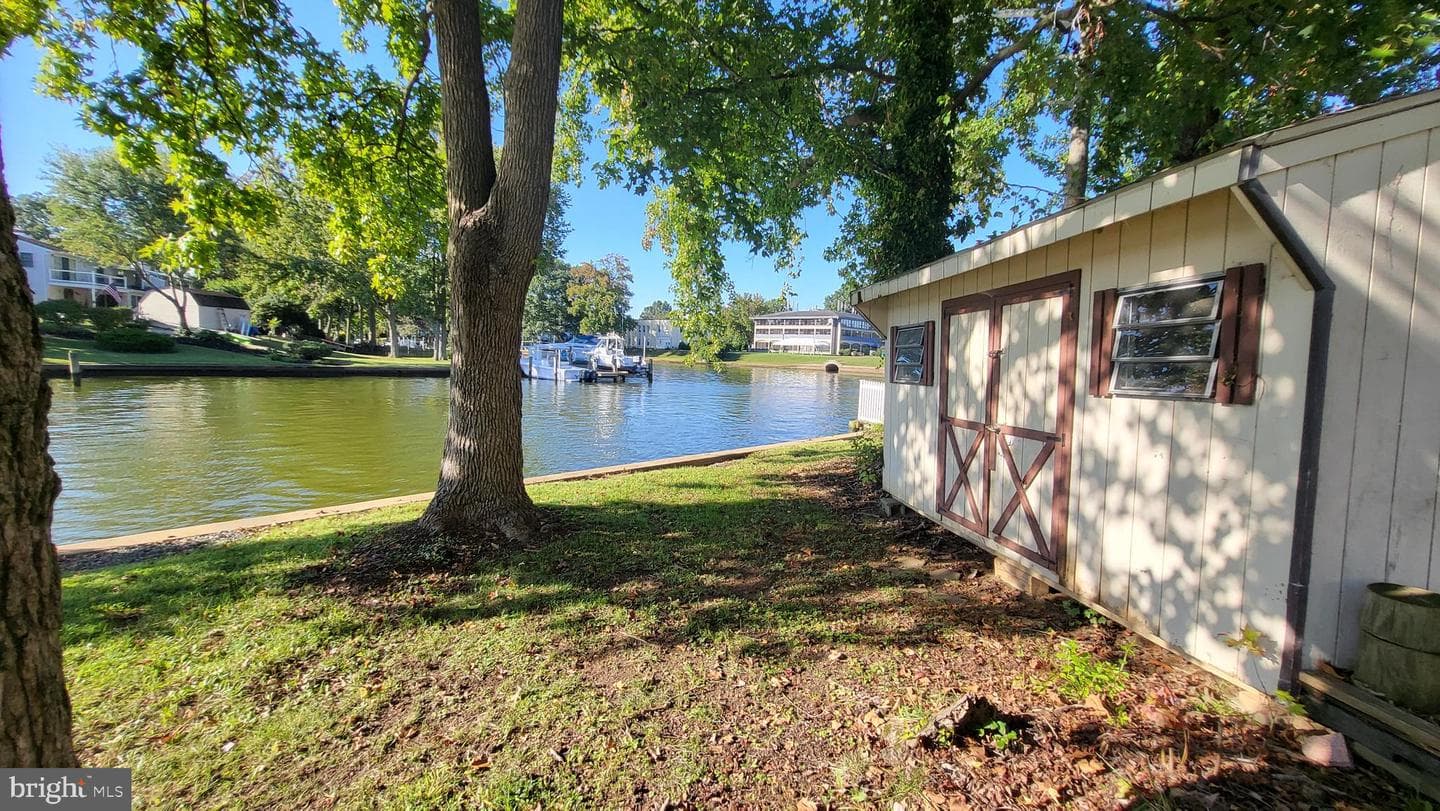 130 Ravenswood Court photo 31