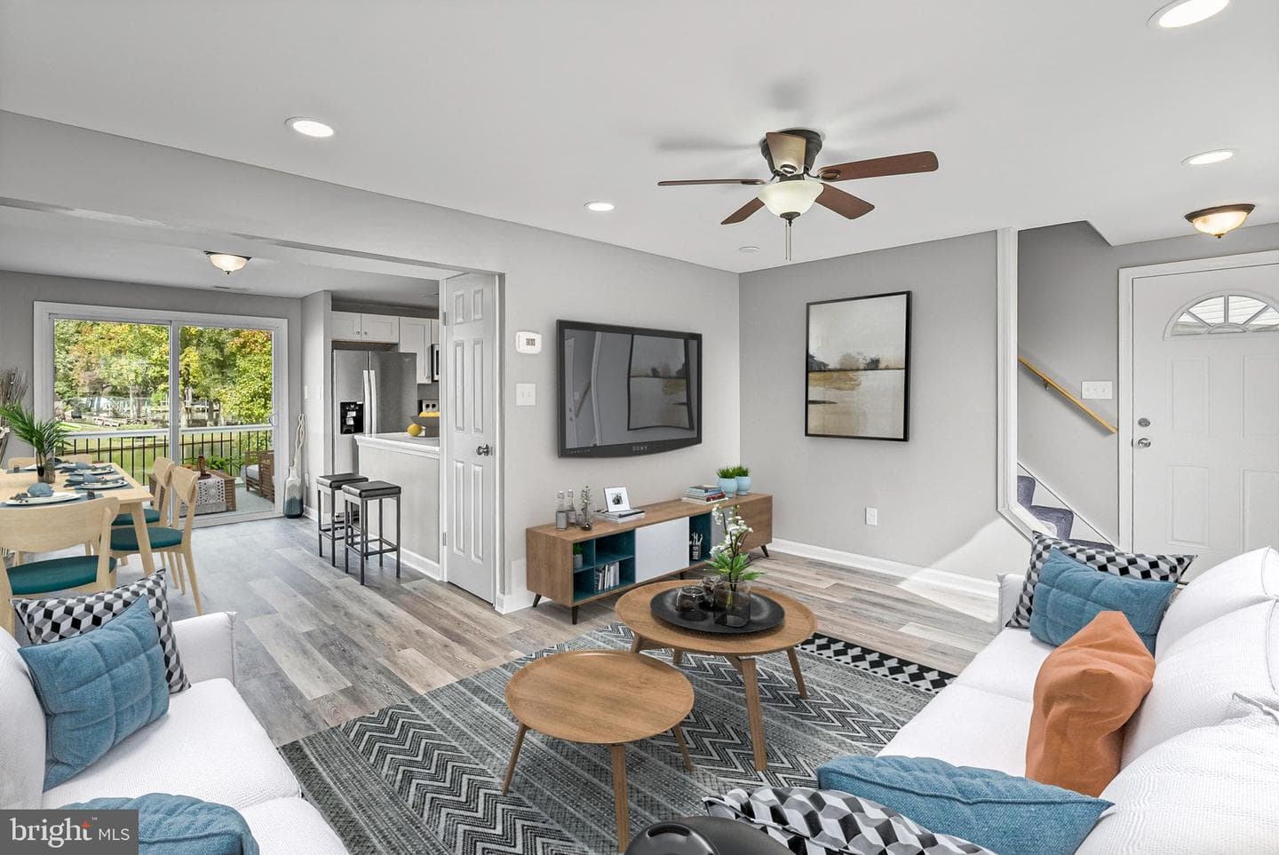130 Ravenswood Court photo 4
