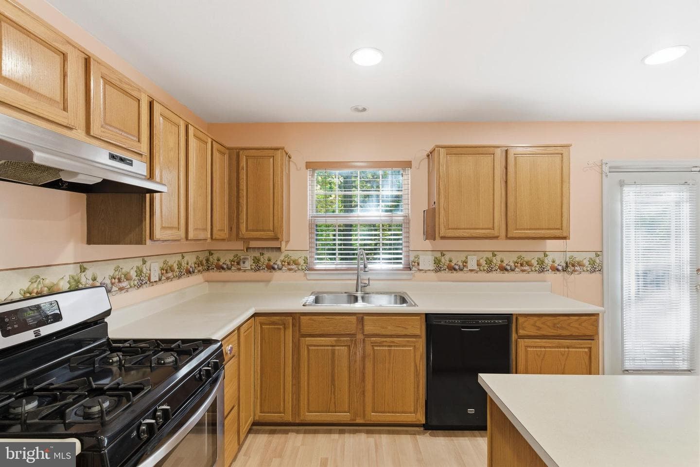 395 Enfield Road photo 18