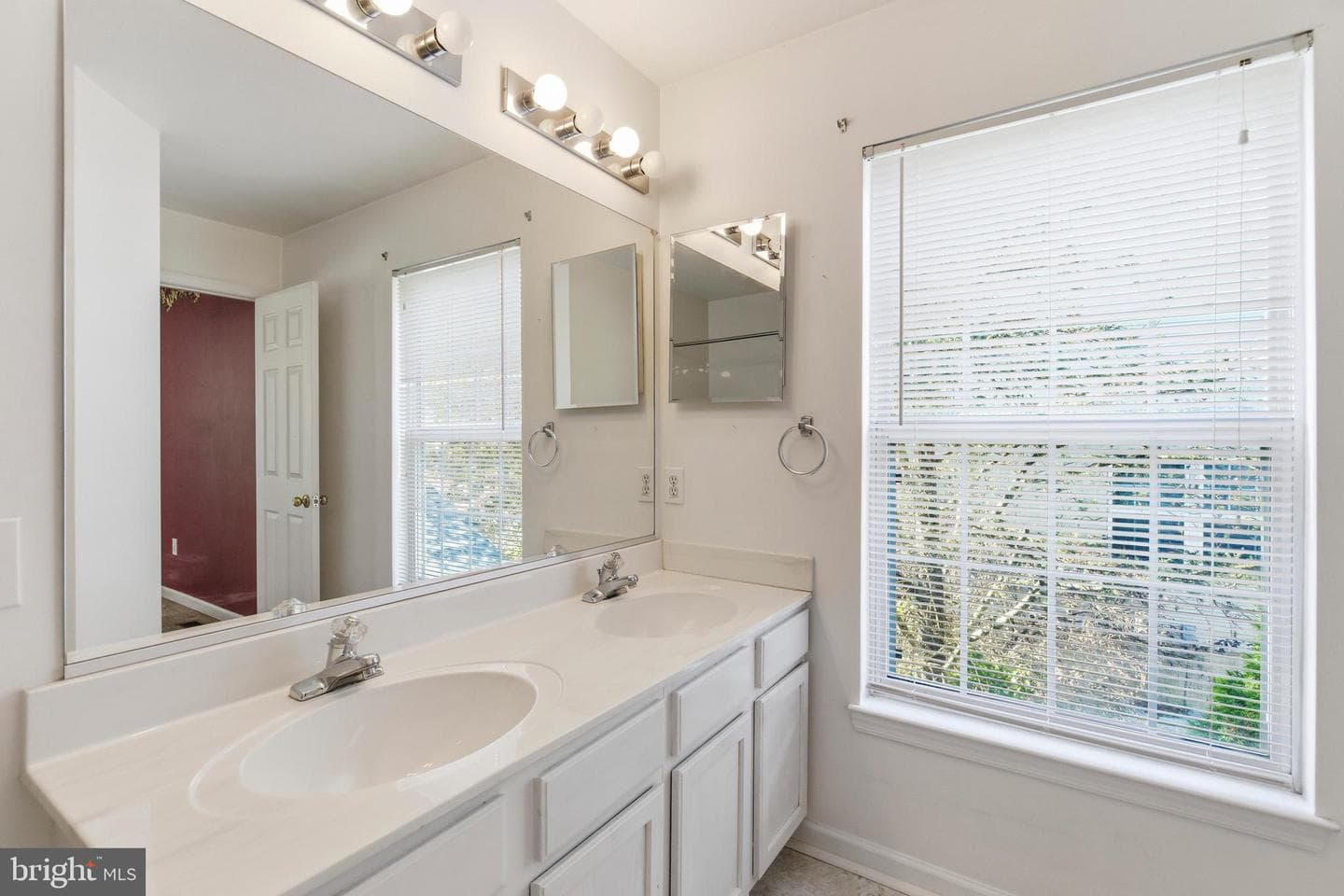 395 Enfield Road photo 26